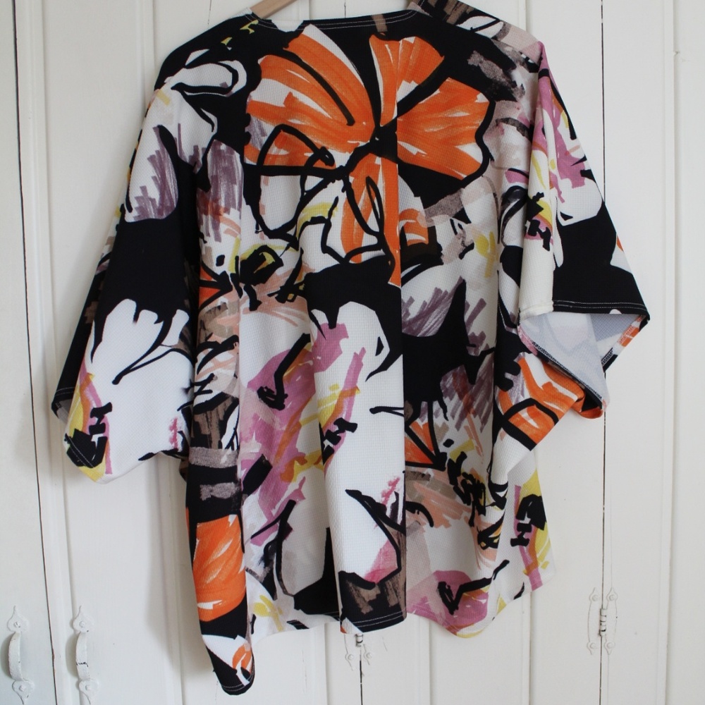Raygun Print Shawl - Picture 5 of 5